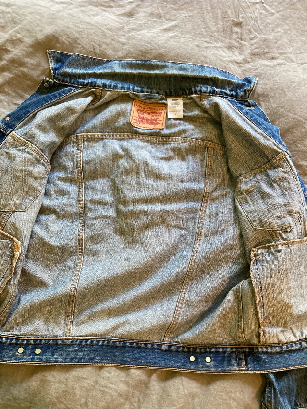 Classic Levi’s Blue Denim Jacket - Men - Picture 3 of 6